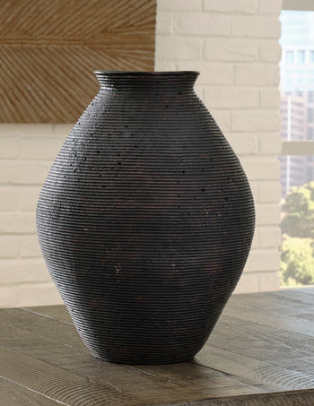 Hannela Vase - Yulissa Home Furnishings (NJ)