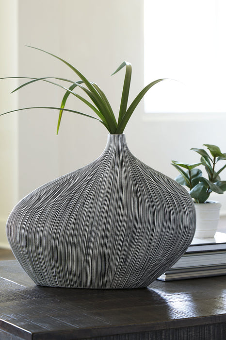 Donya Vase - Yulissa Home Furnishings (NJ)