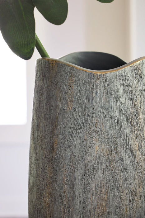 Iverly Vase - Yulissa Home Furnishings (NJ)