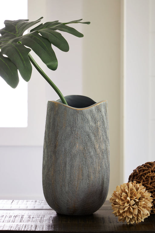 Iverly Vase - Yulissa Home Furnishings (NJ)