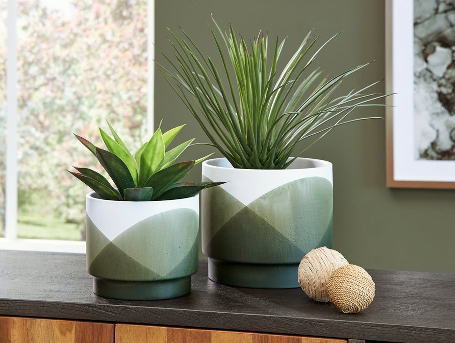 Ardenridge Planter (Set of 2) - Yulissa Home Furnishings (NJ)