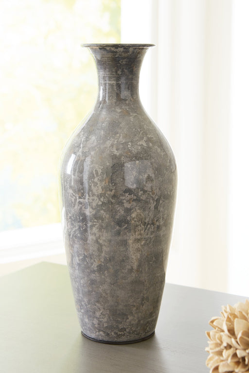 Brockwich Vase - Yulissa Home Furnishings (NJ)