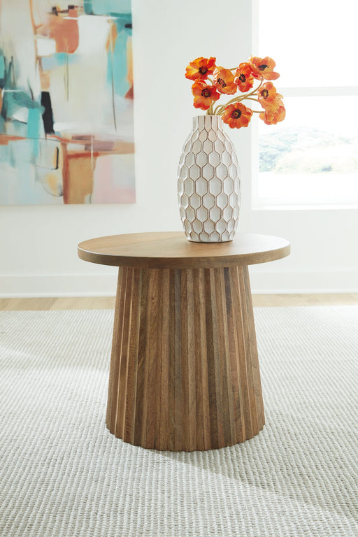 Ceilby Accent Table - Yulissa Home Furnishings (NJ)