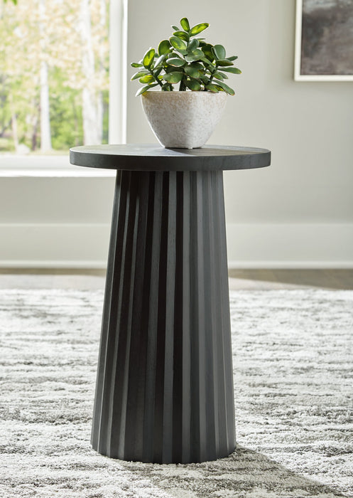 Ceilby Accent Table - Yulissa Home Furnishings (NJ)