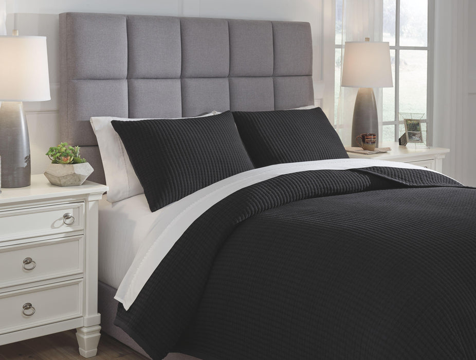 Thornam - Coverlet Set