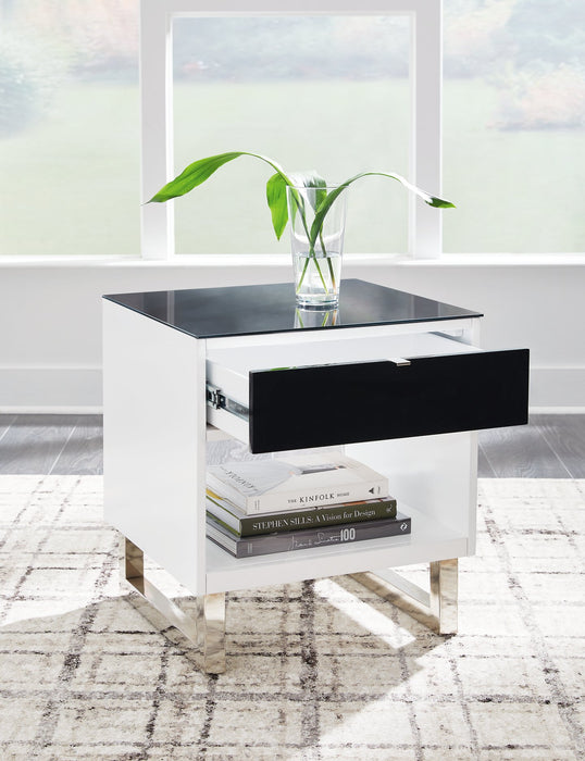 Gardoni End Table - Yulissa Home Furnishings (NJ)