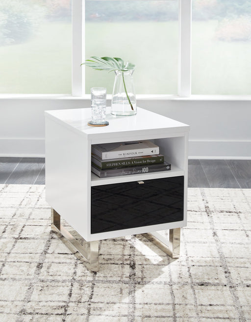 Gardoni Chairside End Table - Yulissa Home Furnishings (NJ)