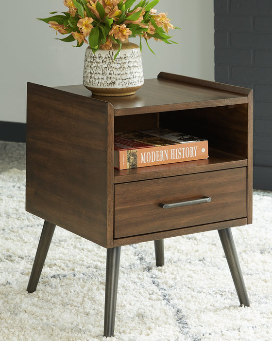 Calmoni End Table - Yulissa Home Furnishings (NJ)